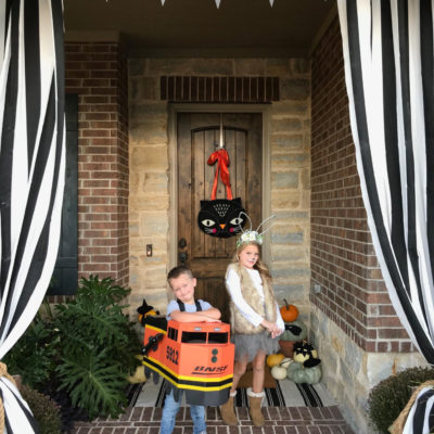 2018 Halloween Costumes and Porch Decorations